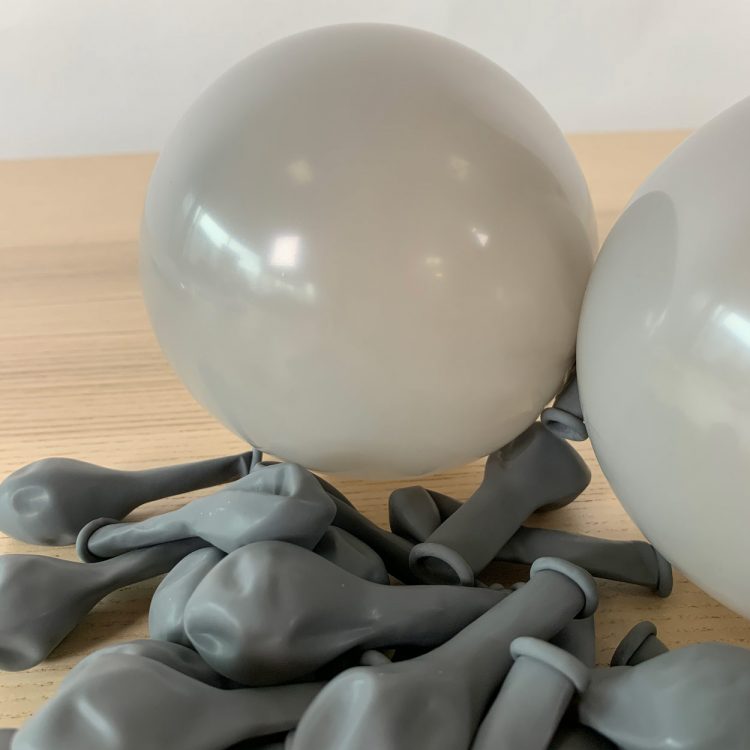 ballons 13cm gris gonflés