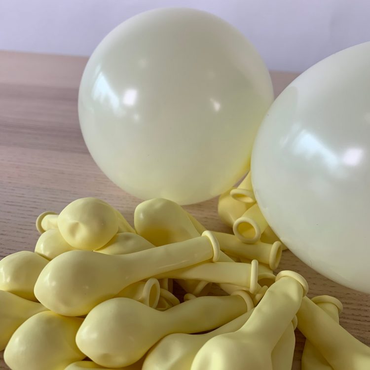 25 ballons 13cm ivoire gonflés