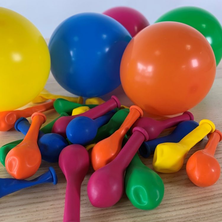 25 petits ballons Multicolores 13cm