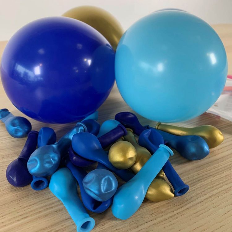 Petits ballons gonfles bleu et or