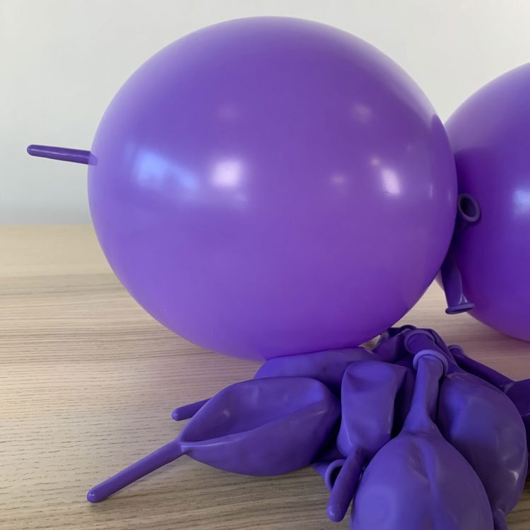 ballon contrction lilas gonflé