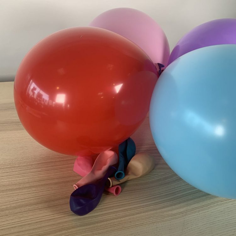 Ballons 30cm Assortis Gonflés